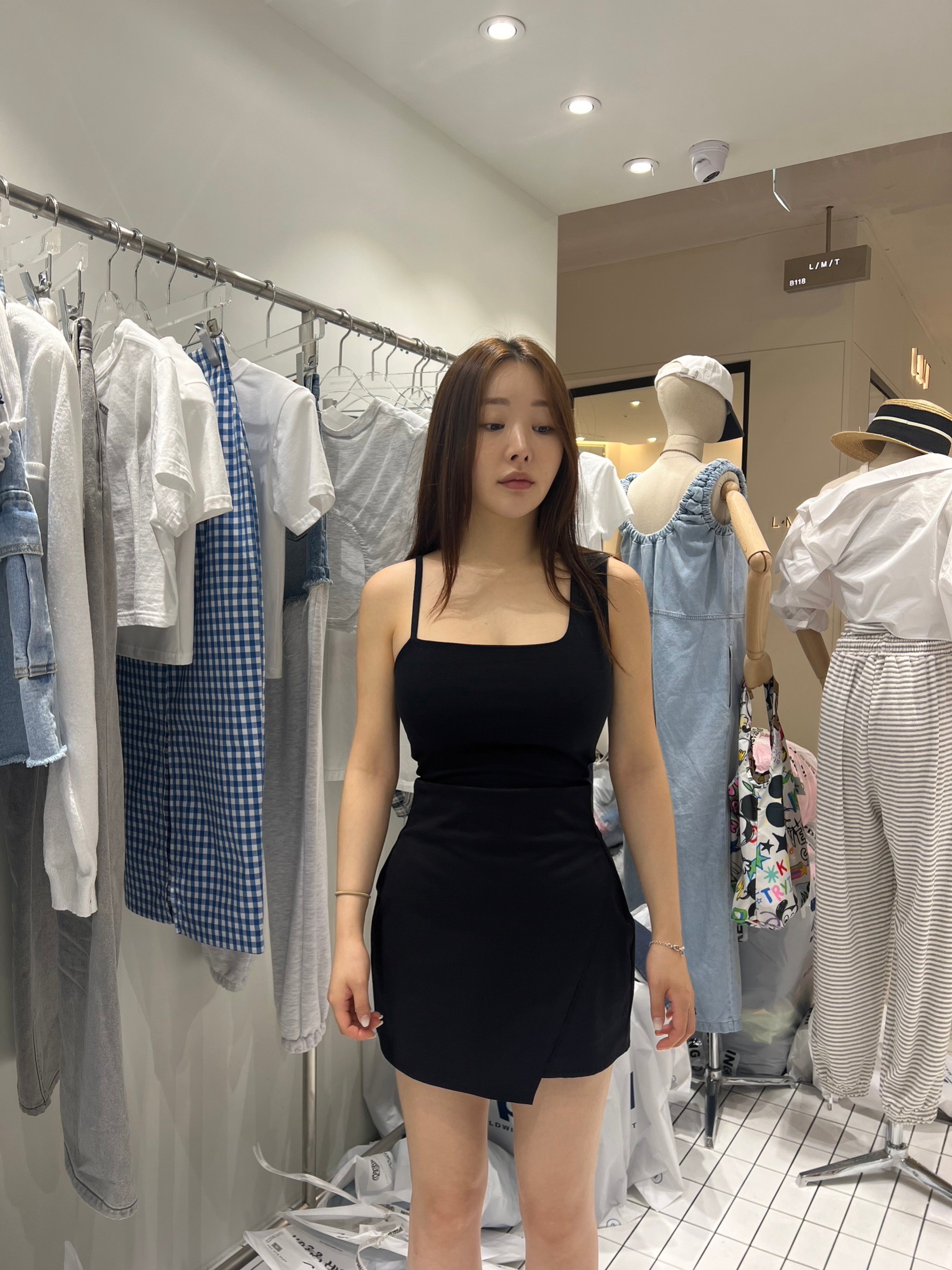 後拉鍊不規則剪裁短褲裙